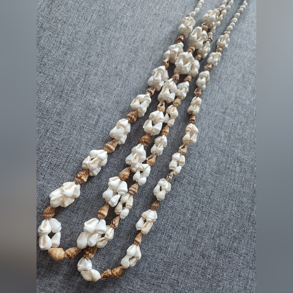 6 Hawaiian Necklaces - Picture 6 of 9